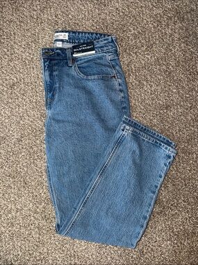 A&F 90’s Mid-Rise Curve Love Straight Light Blue Denim Jeans
